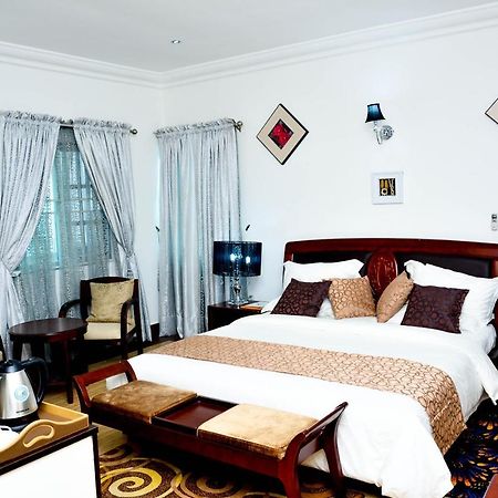 Crystal House International Hotel Илорин Екстериор снимка