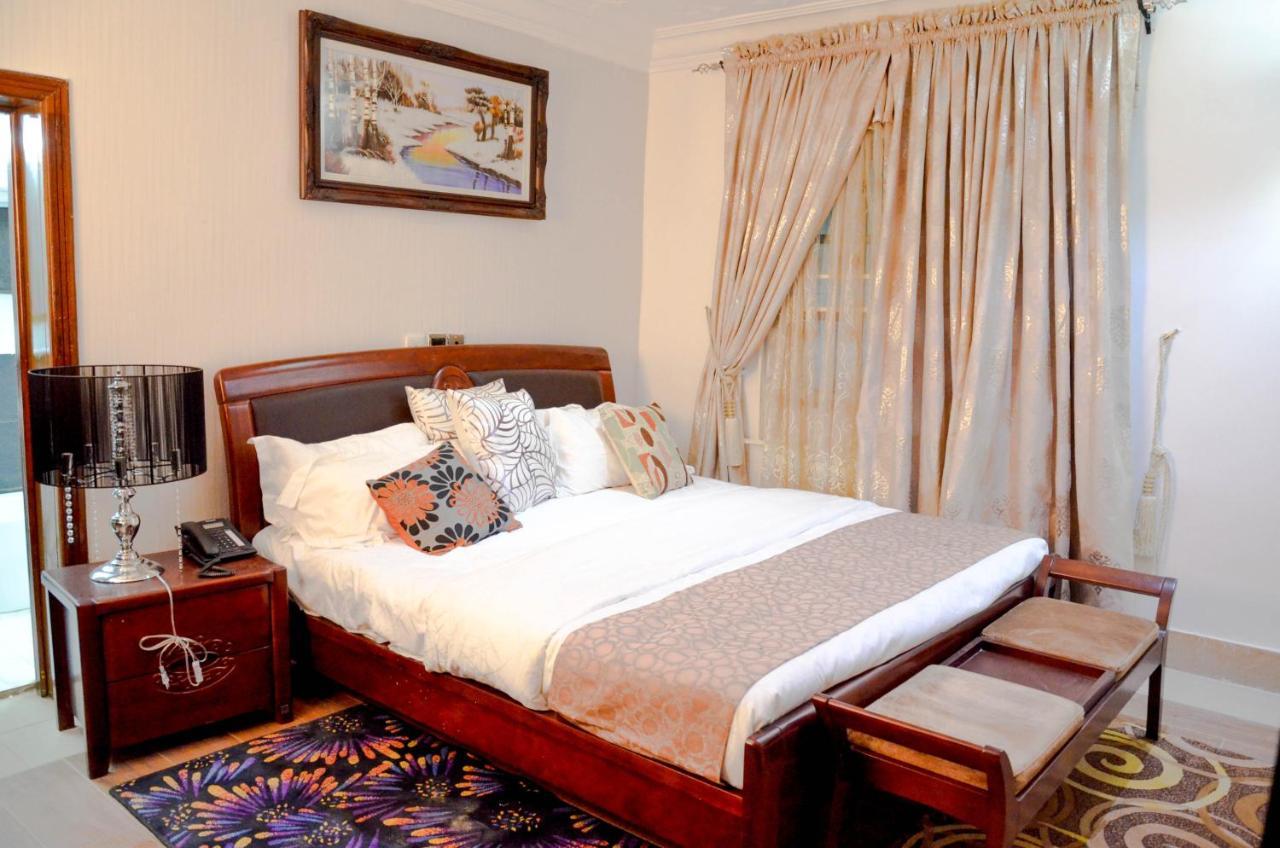 Crystal House International Hotel Илорин Екстериор снимка