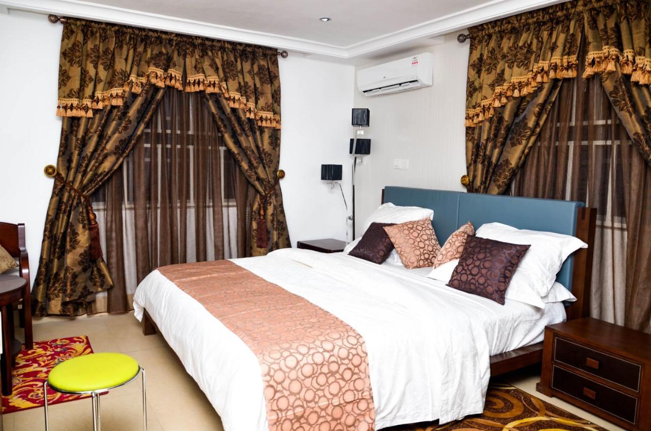 Crystal House International Hotel Илорин Екстериор снимка