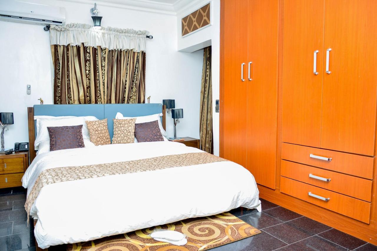Crystal House International Hotel Илорин Екстериор снимка