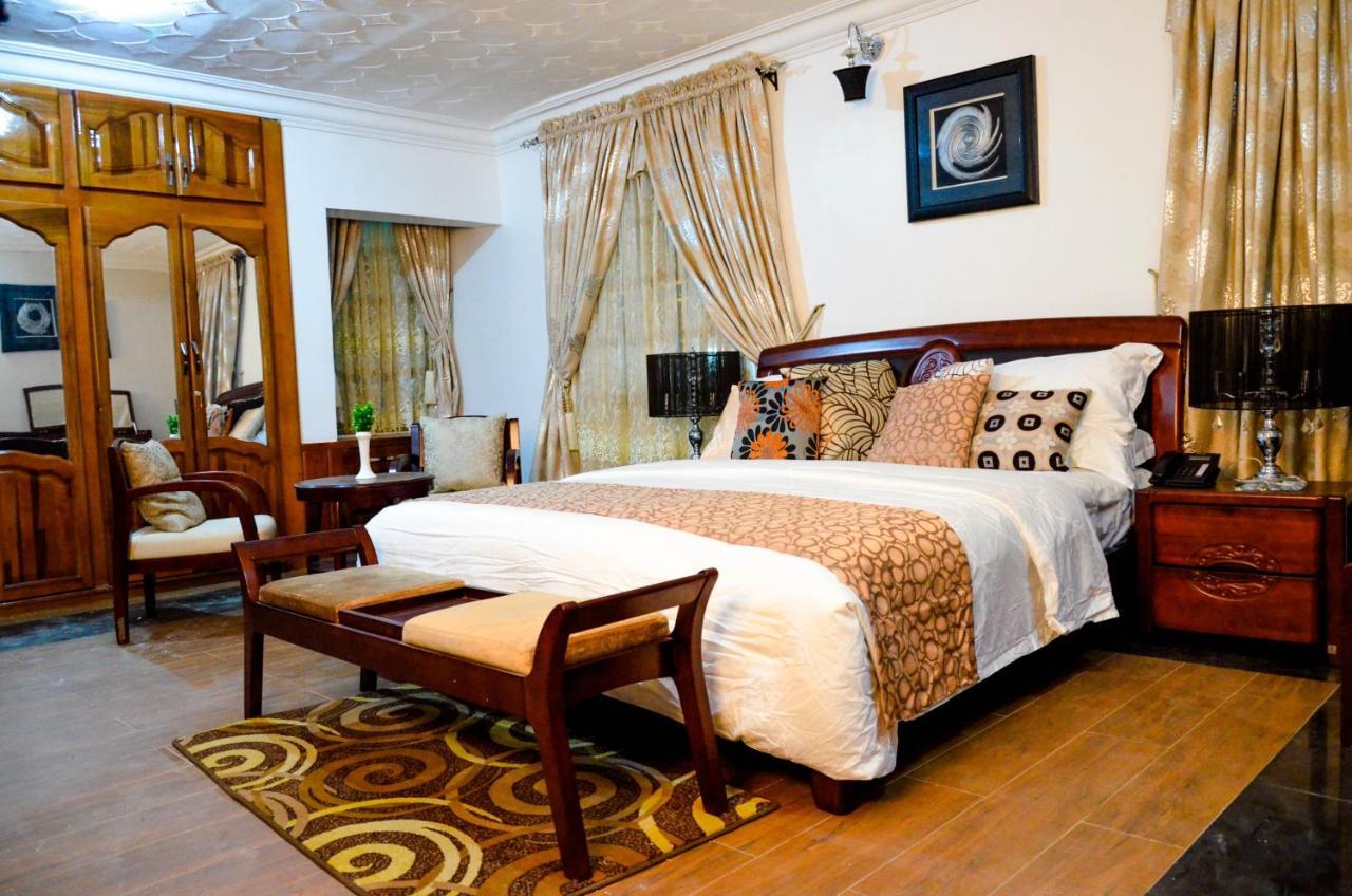 Crystal House International Hotel Илорин Екстериор снимка