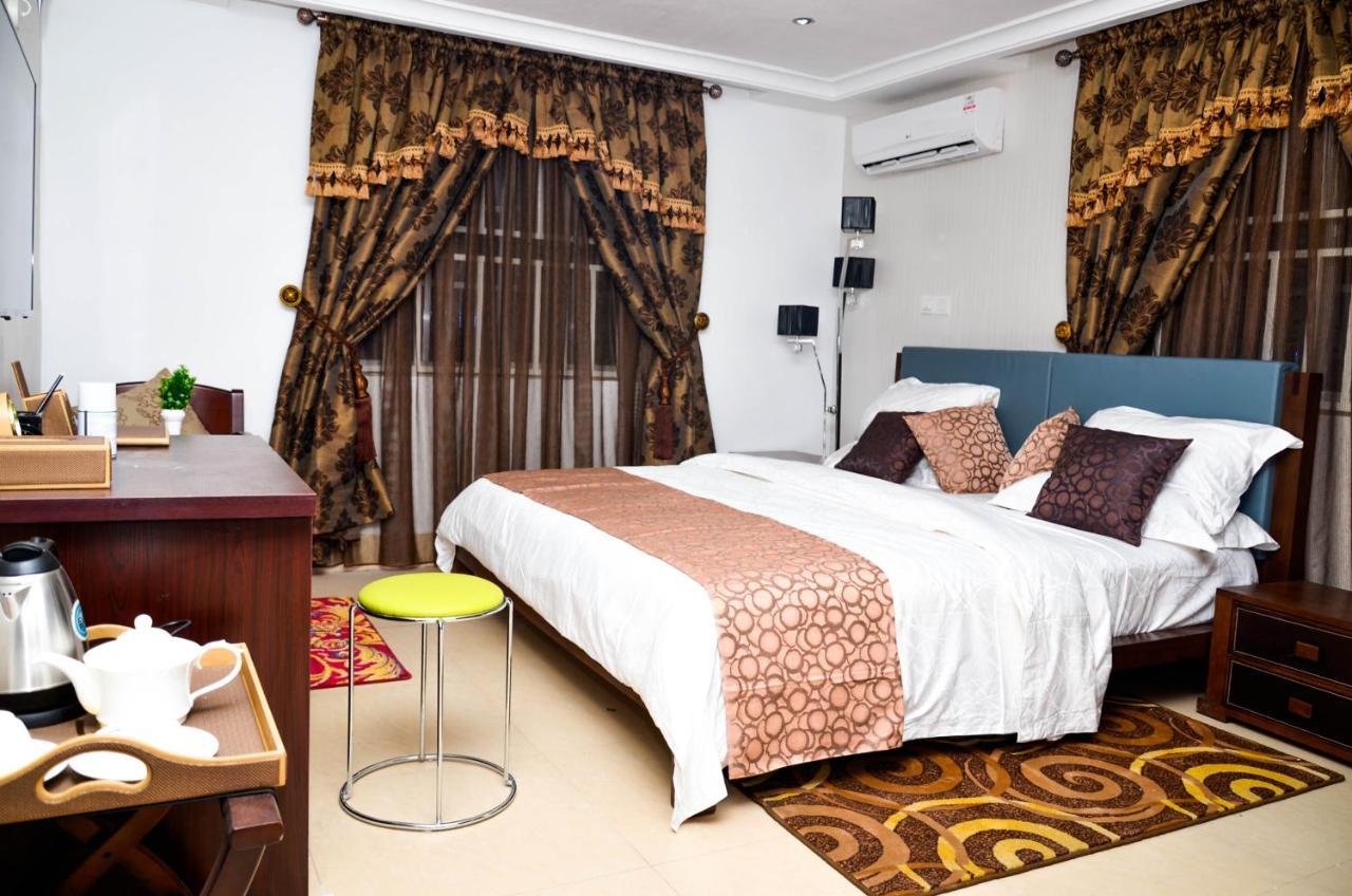 Crystal House International Hotel Илорин Екстериор снимка