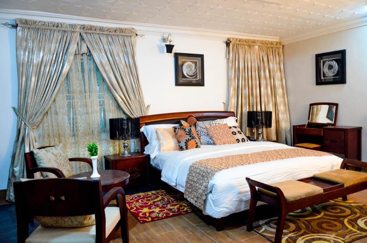 Crystal House International Hotel Илорин Екстериор снимка