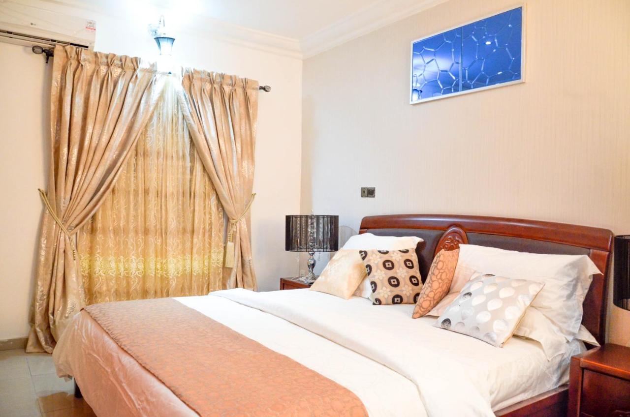 Crystal House International Hotel Илорин Екстериор снимка