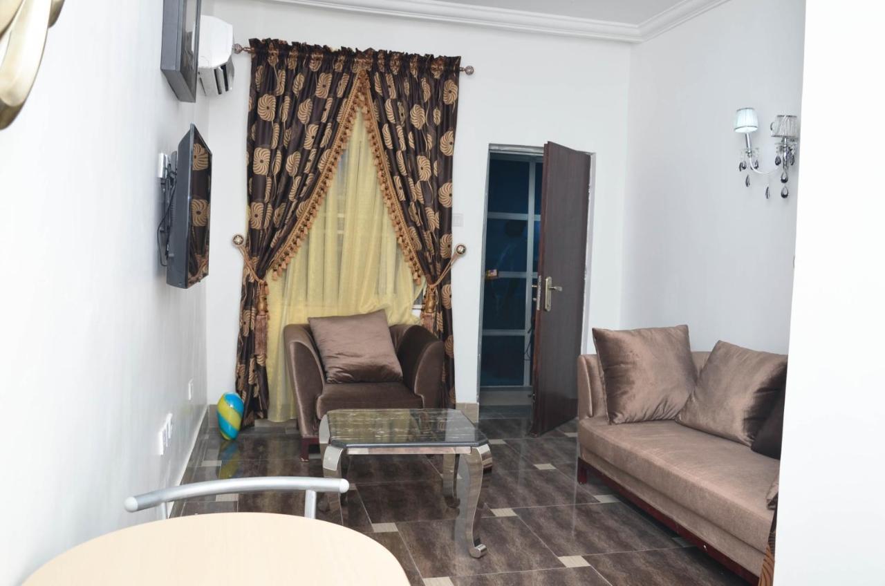 Crystal House International Hotel Илорин Екстериор снимка