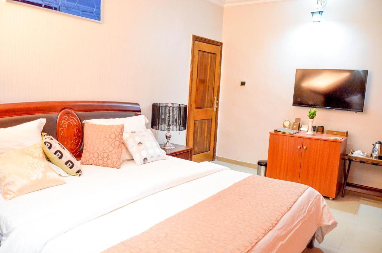 Crystal House International Hotel Илорин Екстериор снимка