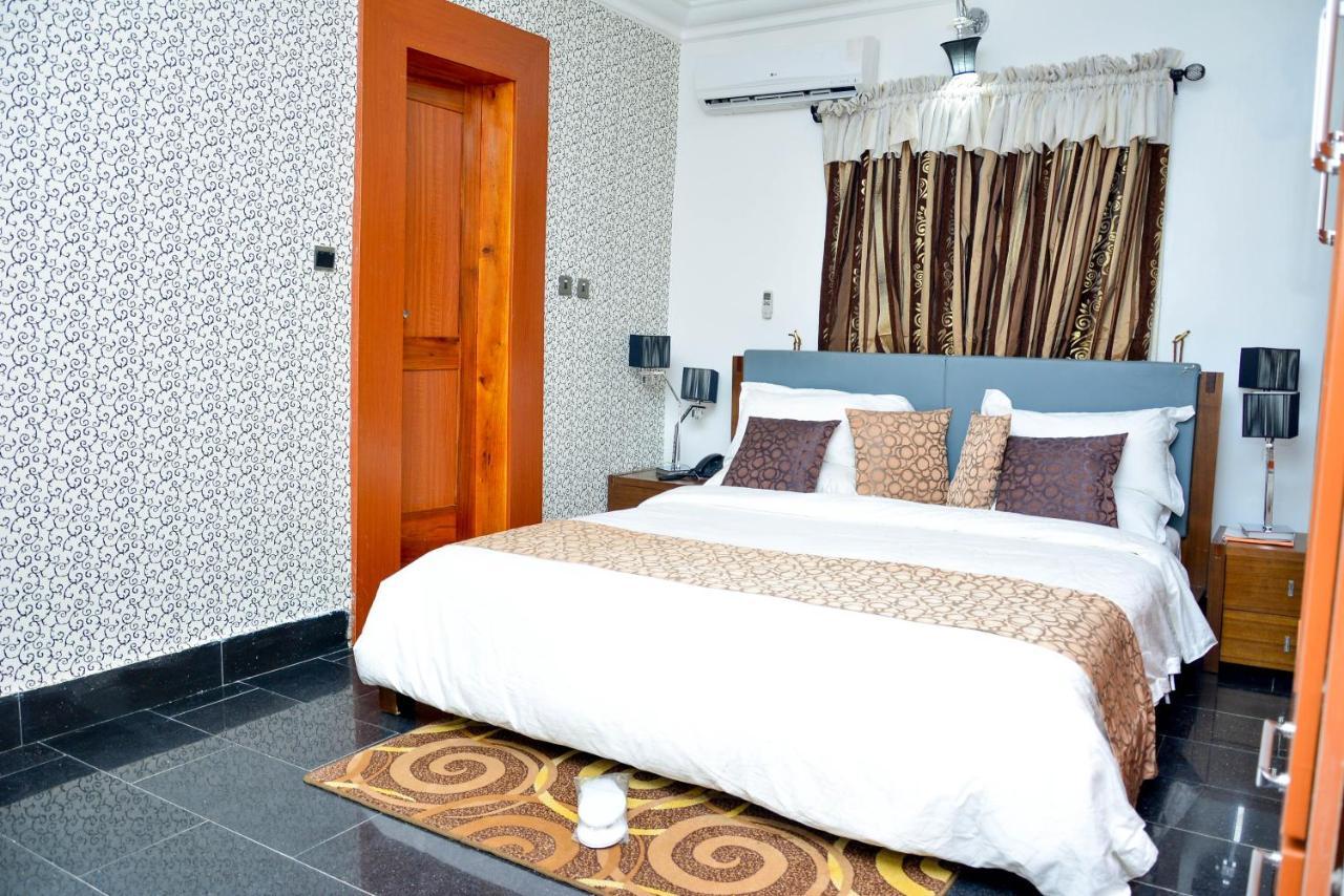 Crystal House International Hotel Илорин Екстериор снимка