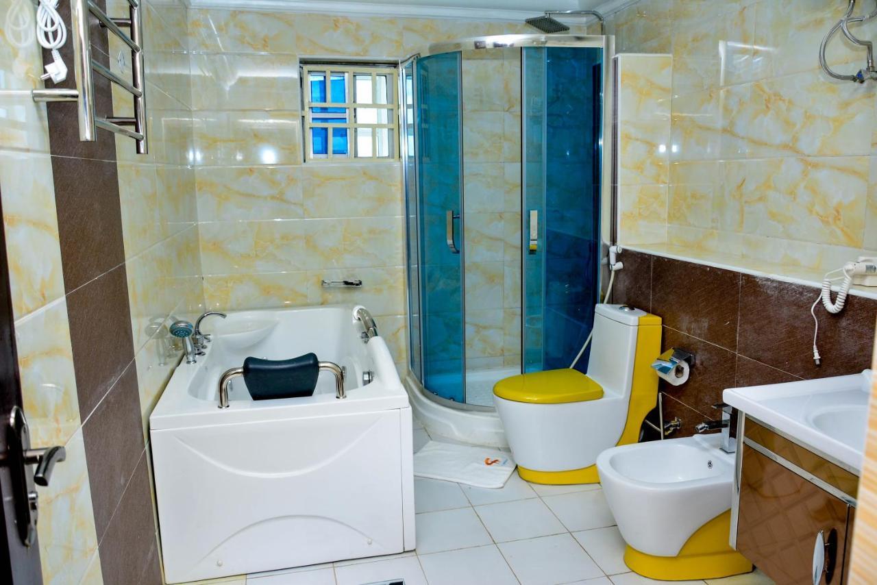 Crystal House International Hotel Илорин Екстериор снимка