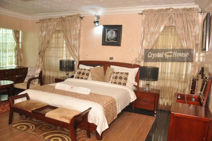 Crystal House International Hotel Илорин Екстериор снимка