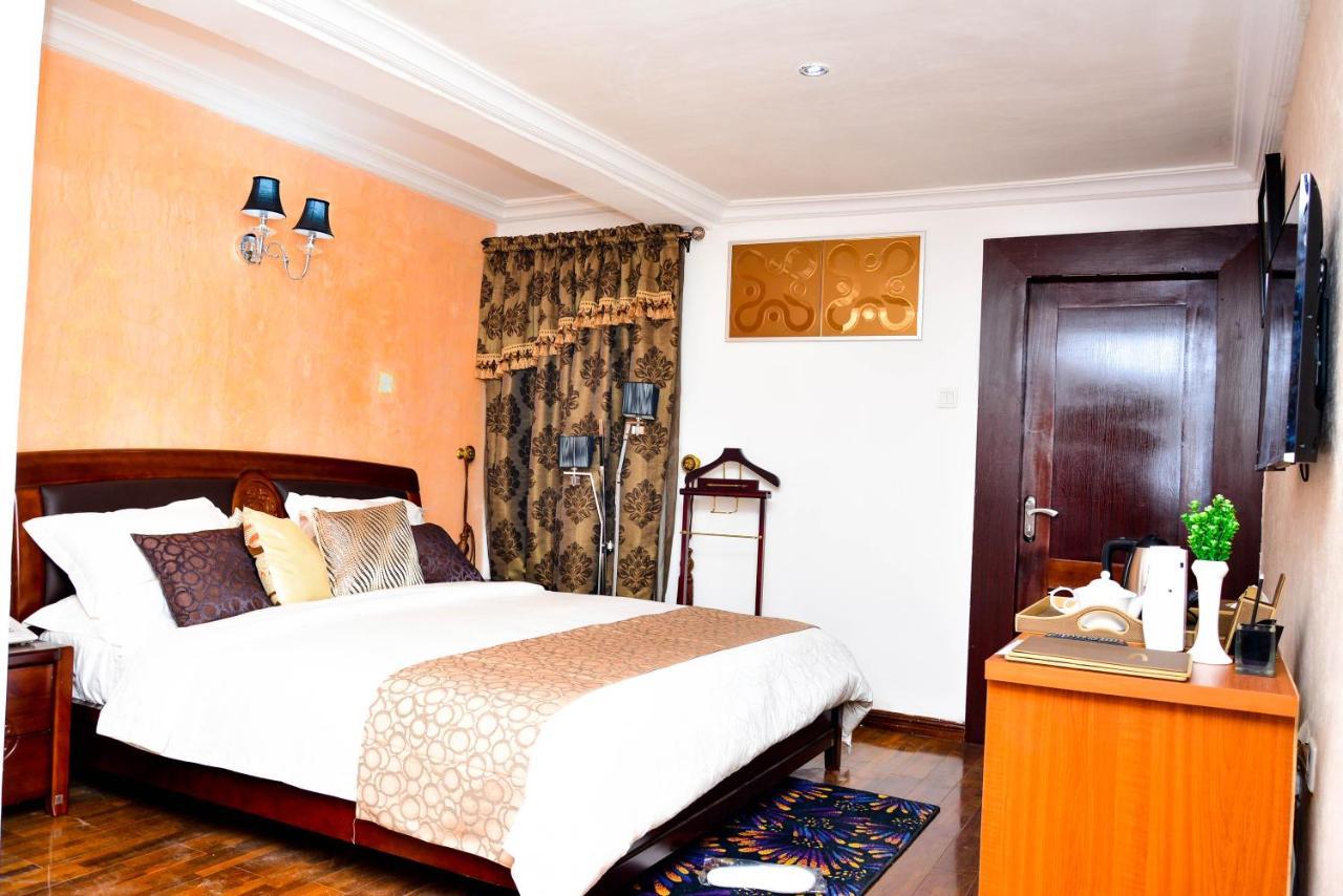 Crystal House International Hotel Илорин Екстериор снимка