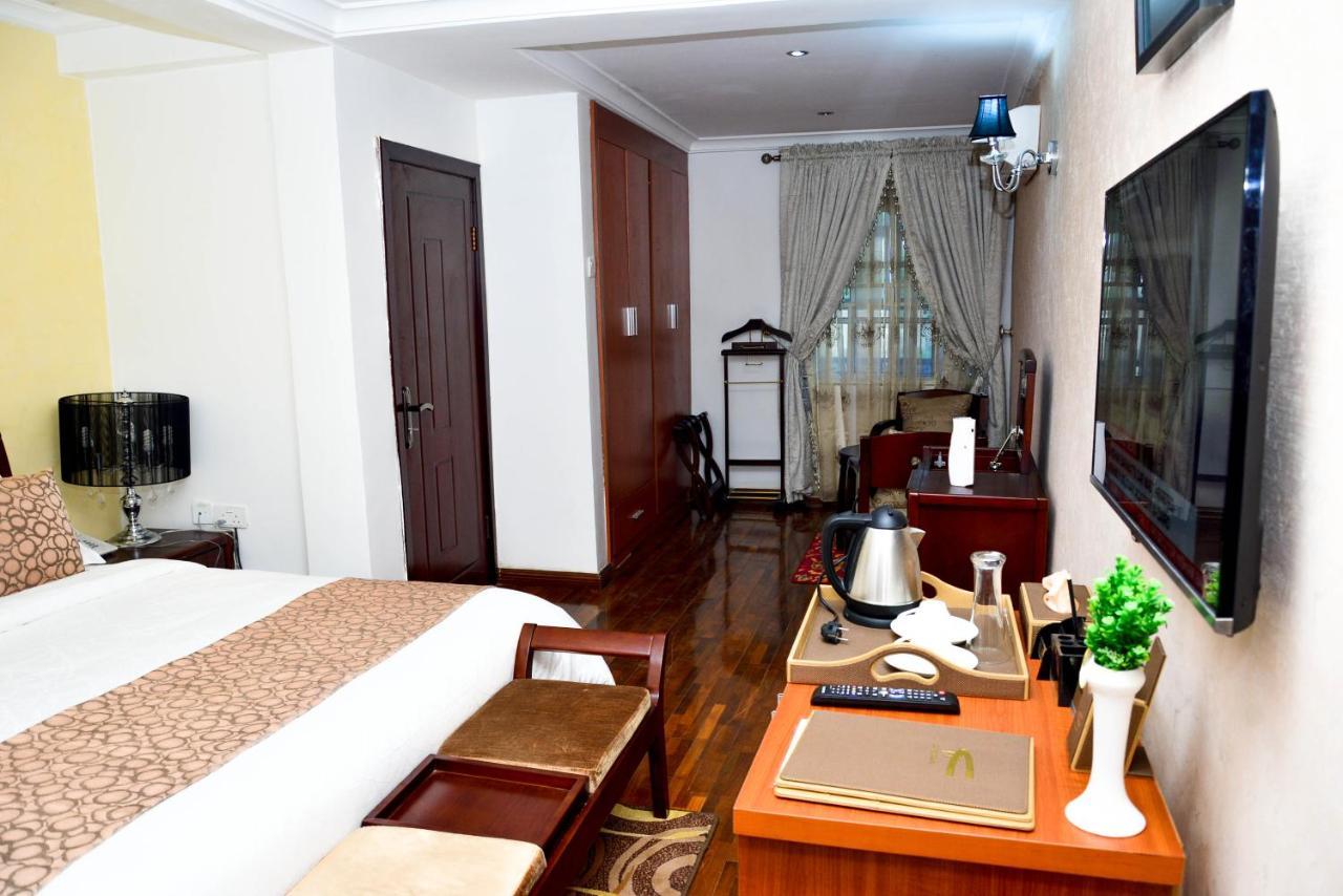 Crystal House International Hotel Илорин Екстериор снимка