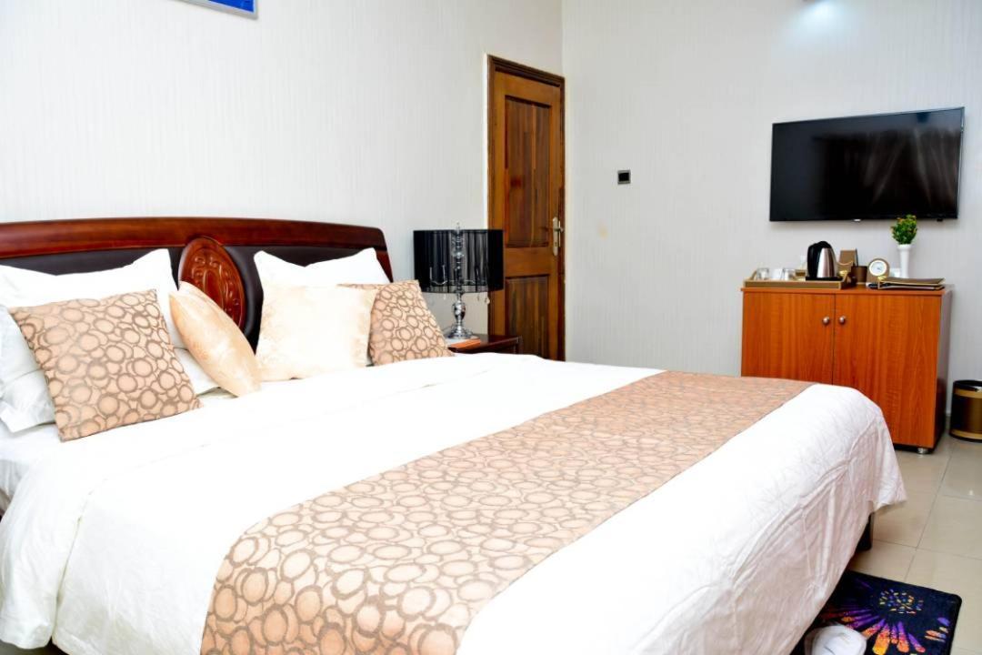 Crystal House International Hotel Илорин Екстериор снимка
