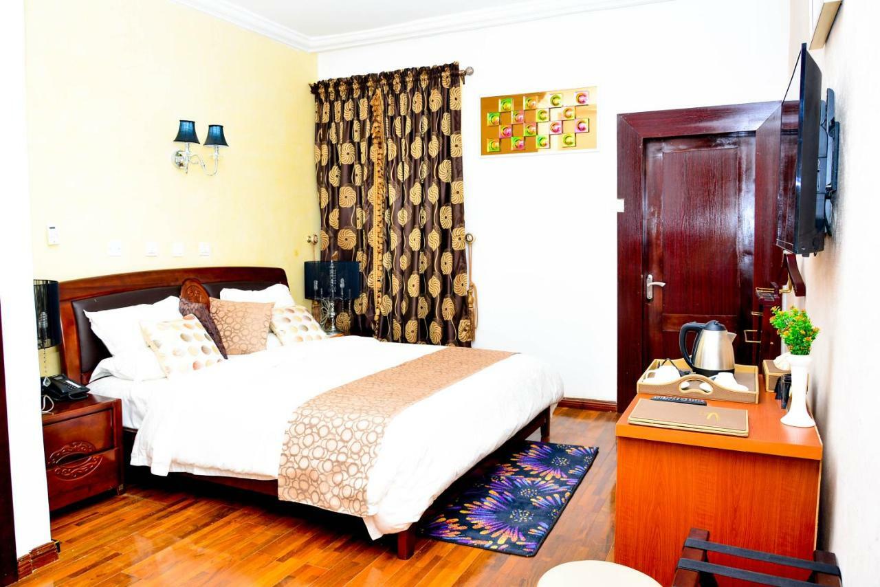 Crystal House International Hotel Илорин Екстериор снимка