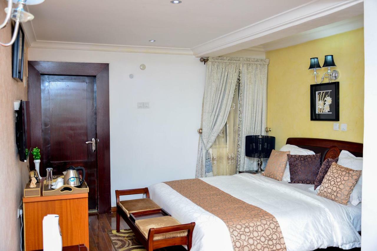 Crystal House International Hotel Илорин Екстериор снимка