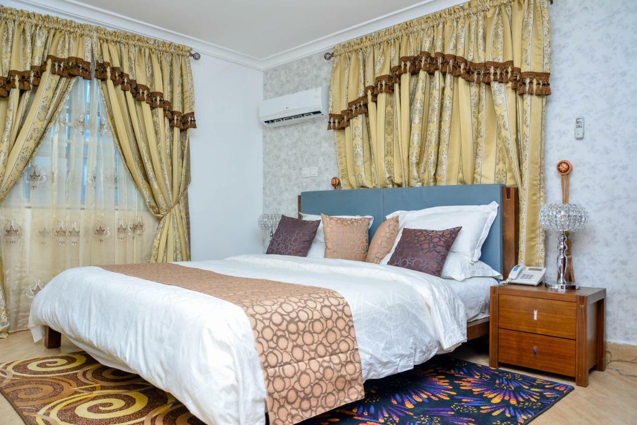 Crystal House International Hotel Илорин Екстериор снимка