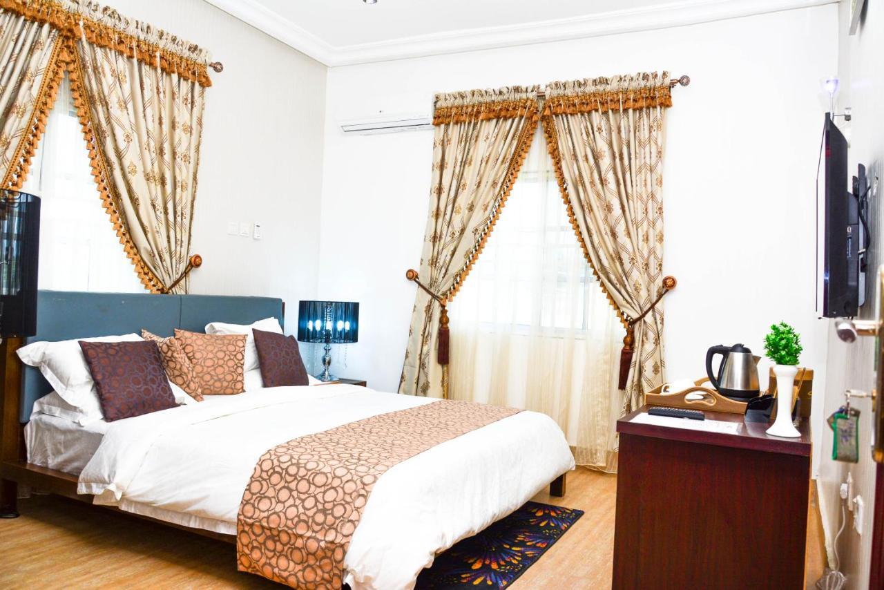 Crystal House International Hotel Илорин Екстериор снимка
