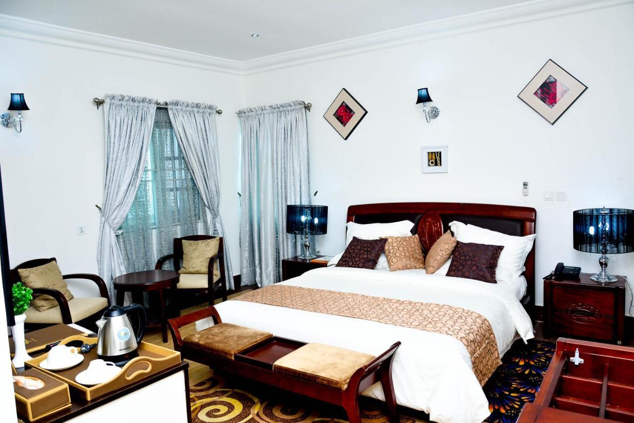 Crystal House International Hotel Илорин Екстериор снимка