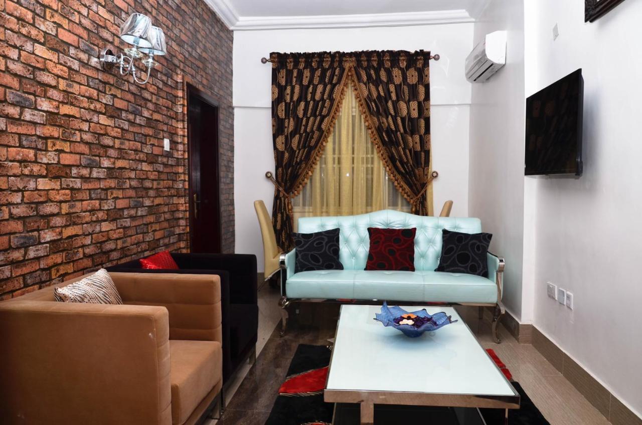 Crystal House International Hotel Илорин Екстериор снимка